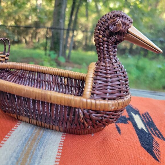 Vintage Wicker Duck Goose w Wood Beak Woven Rattan  Basket Napkin Tray 9" MINT - Picture 2 of 16